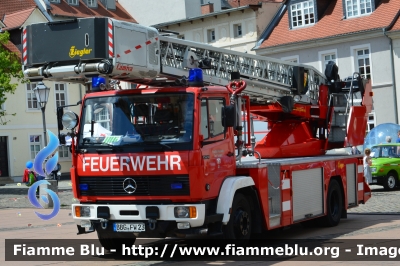 Mercedes-Benz 1524 F
Bundesrepublik Deutschland - Germany - Germania
Freiwilligen Feuerwehr der Stadt Bernburg	
Drehleiter DLK 23-12 
Allestita Ziegler / Camiva,
