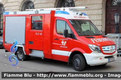 Mercedes-Benz Sprinter III serie restyle
Benz Sprinter III serie restyle
Österreich - Austria
Betriebsfeuerwher Bhö-Hofburg - Wien
Vigili del fuoco aziendali del Palazzo Imperia dell'Hofburg a Vienna
KLF
Allestimento Rosenbauer
W40268E
