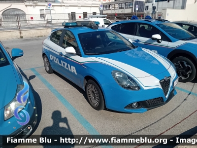 Alfa Romeo Nuova Giulietta restyle
Polizia di Stato
Polizia Ferroviaria
Allestimento FCA
POLIZIA M6259
Parole chiave: Alfa-Romeo Nuova_Giulietta_restyle POLIZIAM6259