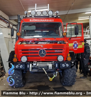 Mercedes Benza Unimog 
Lýðveldið Ísland - Islanda
Björgunarsveitinni Ísólfi - Squadra di soccorso Ísólfi
