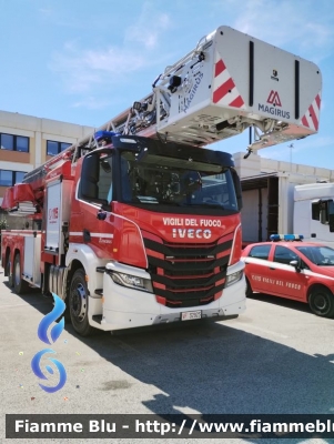 Iveco S-Way AT260S42
Vigili del Fuoco
AutoScala articolata M42L-AS da 42 metri
Allestimento Magirus Comando Provinciale di Bari
VF 32923
Parole chiave: Iveco S-Way_AT260S42 VF32923