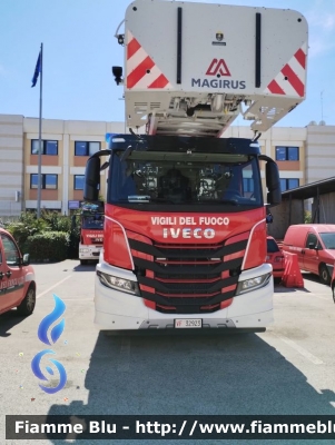 Iveco S-Way AT260S42
Vigili del Fuoco
AutoScala articolata M42L-AS da 42 metri
Allestimento Magirus comando provinciale di Bari
VF32923
Parole chiave: Iveco S-Way_AT260S42 VF32923