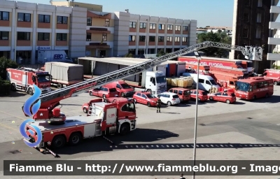 Iveco S-Way AT260S42
Vigili del Fuoco
AutoScala articolata M42L-AS da 42 metri
Allestimento Magirus Comando Provinciale di Bari
VF 32923
Parole chiave: Iveco S-Way_AT260S42 VF32923