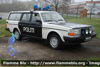 Volvo 240
Kongeriket Norge - Kongeriket Noreg - Norvegia
Politi - Polizia
