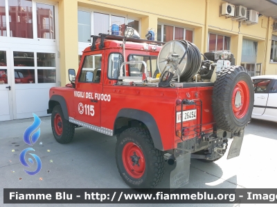 Land Rover Defender 90 
Vigili del Fuoco
Comando Provinciale di Pavia
Distaccamento Permanente di Broni (PV)
Allestito Rosenfire
VF 26454
Parole chiave: Land-Rover Defender_90 VF26454