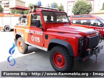 Land Rover Defender 90 
Vigili del Fuoco
Comando Provinciale di Pavia
Distaccamento Permanente di Broni (PV)
Allestito Rosenfire
VF 26454
Parole chiave: Land-Rover Defender_90 VF26454