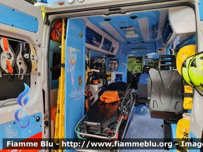 Fiat Ducato X290
P.A. Croce Bianca Spotorno
Ambulanza 2594
Allestimento CEVI Carrozzeria Europea
Parole chiave: Fiat Ducato_X290 Ambulanza