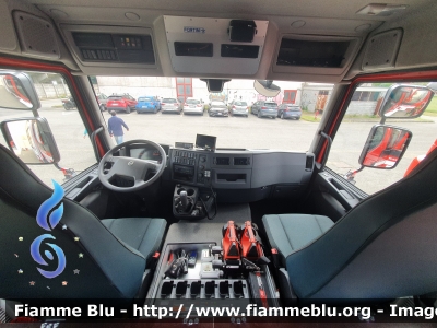 Volvo FL 280 IV serie CrewCab
Vigili del Fuoco
Comando Provinciale di Pavia
Distaccamento Volontario di Mede (PV)
AutoPompaSerbatoio allestimento Fortini
VF 32551
Parole chiave: Volvo FL_280_IVserie VF32551