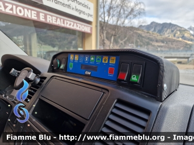 Volkswagen Transporter T5 restyle
Valtellina Soccorso ODV Sondrio (SO)
Allestimento EDM
Ex P.A. Croce Oro Sampierdarena
Parole chiave: Volkswagen T5_restyle Ambulanza