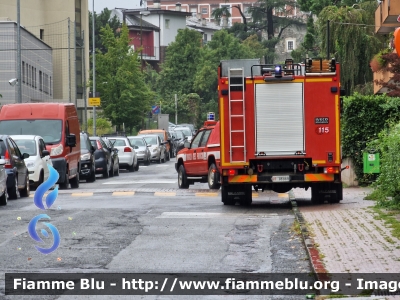 Iveco EuroFire 150E27 I serie
Vigili del Fuoco
Comando Provinciale di Sondrio
Distaccamento Volontario di Tresivio (SO)
(Ex Comando Provinciale di Varese)
Autopompaserbatoio allestimento Iveco-Magirus
VF18569
Parole chiave: Iveco Eurofire_150E27_Iserie VF18569