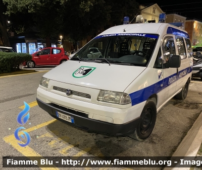 Fiat Scudo II serie
Polizia Municipale
Comune di Pesaro
Codice automezzo: 22
Allestito da Bertazzoni Veicoli Speciali
Parole chiave: Fiat Scudo_IIserie