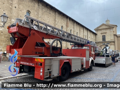 Iveco 140-19
Protezione Civile
Volontari Gran Sasso D'Italia
Sezione di Mosciano Sant'Angelo (TE)
AutoScala (AS)
Allestita da Magirus Leiter
Parole chiave: Iveco 140-19