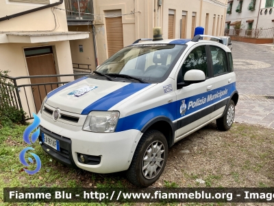 Fiat Nuova Panda 4x4 I serie
Polizia Municipale
Comune di Montefino (TE)
Codice automezzo: 01
Parole chiave: Fiat Nuova_Panda_4x4_Iserie