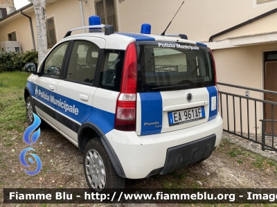 Fiat Nuova Panda 4x4 I serie
Polizia Municipale
Comune di Montefino (TE)
Codice automezzo: 01
Parole chiave: Fiat Nuova_Panda_4x4_Iserie