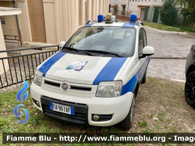 Fiat Nuova Panda 4x4 I serie
Polizia Municipale
Comune di Montefino (TE)
Codice automezzo: 01
Parole chiave: Fiat Nuova_Panda_4x4_Iserie