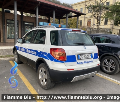 Fiat Sedici
Polizia Municipale
Comune di Montorio al Vomano (TE)
Codice automezzo: 01
Parole chiave: Fiat Sedici