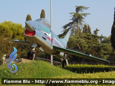 Fiat G-91 R PAN
Aeronautica Militare
Pattuglia Acrobatica Nazionale
Esposto presso l'aeroporto di Brindisi
MM6242
Parole chiave: Fiat G-91R PAN MM6242