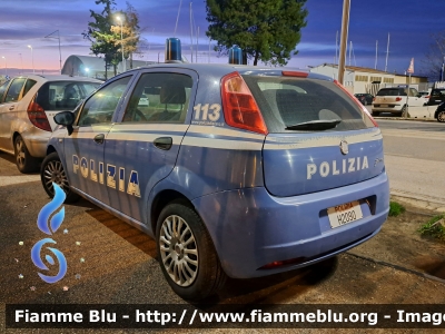 Fiat Grande Punto
Polizia di Stato
POLIZIA H2090
Parole chiave: Fiat Grande_Punto POLIZIAH2090