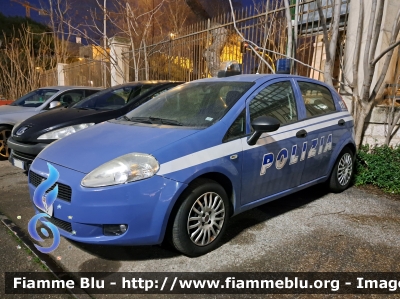 Fiat Grande Punto
Polizia di Stato
POLIZIA H3145
Parole chiave: Fiat Grande_Punto POLIZIAH3145