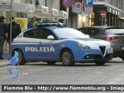 Alfa Romeo Nuova Giulietta restyle
Polizia di Stato
Reparto Prevenzione Crimine
Allestita NCT Nuova Carrozzeria Torinese
POLIZIA M1363
Parole chiave: Alfa-Romeo Nuova_Giulietta_Restyle POLIZIAM1363