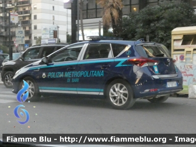 Toyota Auris Hybrid II serie
Polizia Metropolitana di Bari (BA)
(ex Polizia Provinciale)
Allestimento Ciabilli
Codice Automezzo: 3
POLIZIA LOCALE YA 943 AM
Parole chiave: Toyota Auris Hybrid_II_Serie