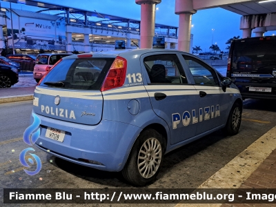 Fiat Grande Punto
Polizia di Stato
POLIZIA H7128
Parole chiave: Fiat Grande_Punto POLIZIAH7128