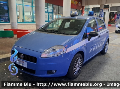 Fiat Grande Punto
Polizia di Stato
POLIZIA H7128
Parole chiave: Fiat Grande_Punto POLIZIAH7128