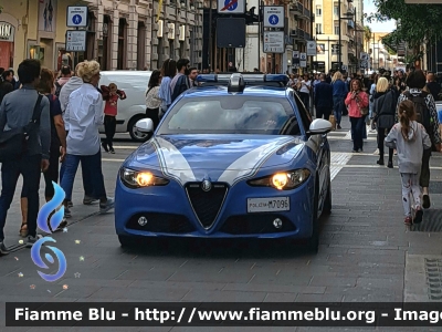 Alfa Romeo Nuova Giulia
Polizia di Stato
Squadra Volante
Allestimento FCA
POLIZIA M7096
Parole chiave: Alfa-Romeo Nuova_Giulia POLIZIAM7096