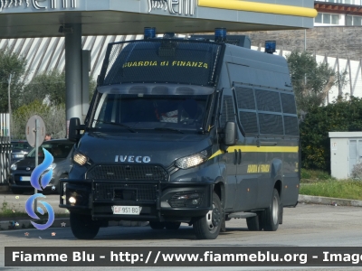 Iveco Daily VI serie restyle
Guardia di Finanza
Automezzo Protetto per Ordine Pubblico
Allestimento Sperotto
GdiF 951 BQ
Parole chiave: Iveco Daily_VIserie_restyle GdiF951BQ