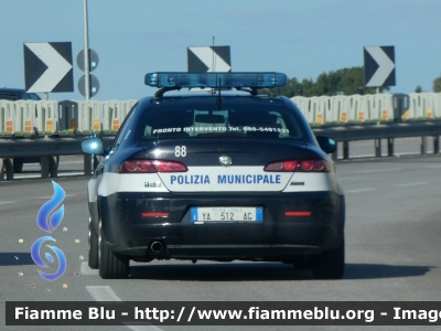 Alfa Romeo 159
Polizia Municipale
Comune di Bari (BA)
Codice Automezzo: 88
POLIZIA LOCALE YA 512 AG
Parole chiave: Alfa-Romeo 159 POLIZIALOCALEYA512AG