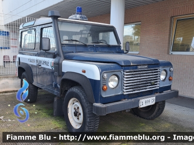 Land Rover Defender 90
Polizia Municipale
Comune di Bari (BA)
Parole chiave: Land-Rover Defender_90