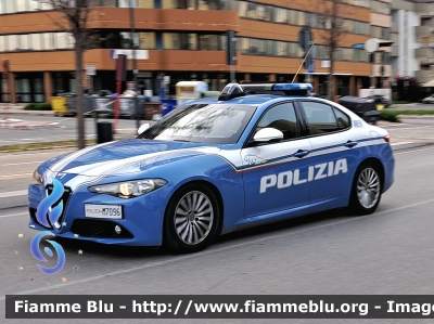 Alfa Romeo Nuova Giulia
Polizia di Stato
Squadra Volante
Allestimento FCA
POLIZIA M7096
Parole chiave: Alfa-Romeo Nuova Giulia POLIZIAM7096