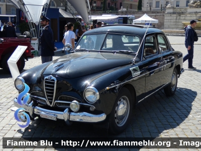 Alfa Romeo 1900
Polizia di Stato
Squadra Mobile
POLIZIA 21633

172° Polizia di Stato
Parole chiave: Alfa-Romeo 1900 POLIZIA21633