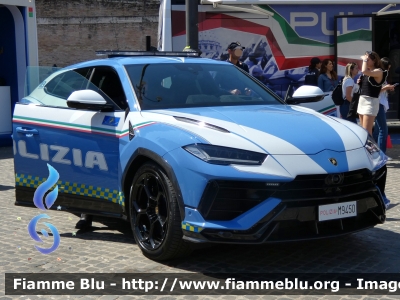 Lamborghini Urus Performante
Polizia di Stato
Polizia Stradale
Allestimento Lamborghini/Focaccia
POLIZIA M9450

172° Polizia di Stato
Parole chiave: Lamborghini Urus Performante POLIZIAM9450