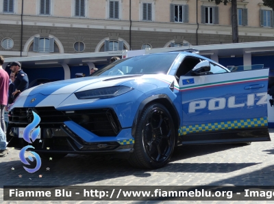 Lamborghini Urus Performante
Polizia di Stato
Polizia Stradale
Allestimento Lamborghini/Focaccia
POLIZIA M9450

172° Polizia di Stato
Parole chiave: Lamborghini Urus Performante POLIZIAM9450