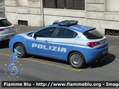 Alfa Romeo Nuova Giulietta restyle
Polizia di Stato
Squadra Volante
Allestimento NCT Nuova Carrozzeria Torinese
Decorazione Grafica Artlantis
POLIZIA M3855
Parole chiave: Alfa-Romeo Nuova Giulietta_restyle POLIZIAM3855