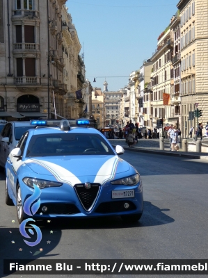 Alfa Romeo Nuova Giulia
Polizia di Stato
Squadra Volante
Allestimento FCA
POLIZIA M7271
Parole chiave: Alfa-Romeo Nuova Giulia POLIZIAM7271