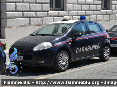 Fiat Grande Punto
Carabinieri
Reparto Carabinieri presso il Quirinale
CC DG 826
Parole chiave: Fiat Grande_Punto CCDG826