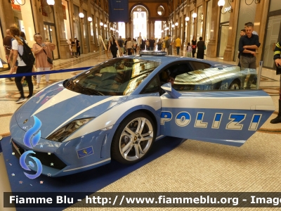 Lamborghini Gallardo II serie
Polizia di Stato
Polizia Stradale
POLIZIA F8743

172° Polizia di Stato
Parole chiave: Lamborghini Gallardo POLIZIAF8743