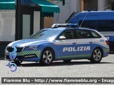 Skoda Superb Wagon III serie restyle
Polizia di Stato
Polizia Stradale
Decorazione Grafica Artlantis
POLIZIA M6387
Parole chiave: Skoda Superb_Wagon_IIIserie_restyle POLIZIAM6387