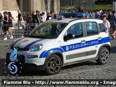 Fiat Nuova Panda II serie Hybrid
Polizia Roma Capitale
Allestimento Elevox
Codice Automezzo: 693
POLIZIA LOCALE YA 163 AS
Parole chiave: Fiat Nuova Panda_IIserie_Hybrid POLIZIALOCALEYA163AS