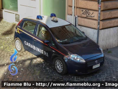 Fiat Grande Punto
Carabinieri
CC CY 553
Parole chiave: Fiat Grande_Punto CCCY553