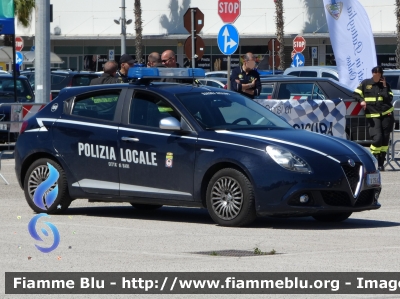 Alfa Romeo Nuova Giulietta restyle
Polizia Locale
Comune di Bari (BA)
Codice Automezzo: 169
POLIZIA LOCALE YA 236 AG
Parole chiave: Alfa-Romeo Nuova Giulietta_restyle POLIZIALOCALEYA236AG