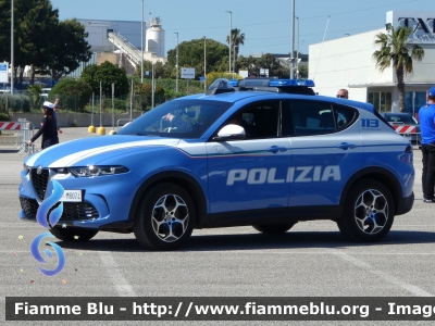 Alfa Romeo Tonale
Polizia di Stato
Squadra Volante
Allestimento FCA
POLIZIA M8074
Parole chiave: Alfa-Romeo Tonale POLIZIAM8074