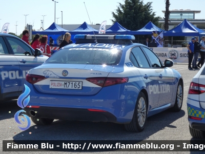 Alfa Romeo Nuova Giulia
Polizia di Stato
Squadra Volante
Allestimento FCA
POLIZIA M7165
Parole chiave: Alfa-Romeo Nuova Giulia POLIZIAM7165