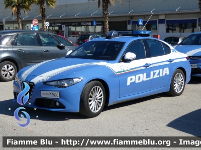 Alfa Romeo Nuova Giulia
Polizia di Stato
Squadra Volante
Allestimento FCA
POLIZIA M7300
Parole chiave: Alfa-Romeo Nuova Giulia POLIZIAM7300