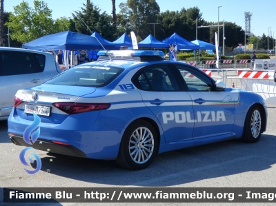 Alfa Romeo Nuova Giulia
Polizia di Stato
Squadra Volante
Allestimento FCA
POLIZIA M7300
Parole chiave: Alfa-Romeo Nuova Giulia POLIZIAM7300