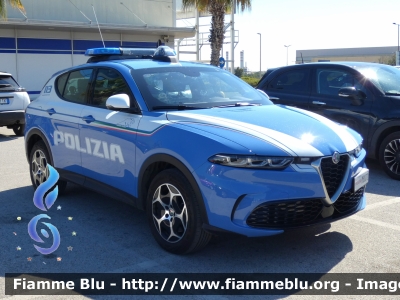 Alfa Romeo Tonale
Polizia di Stato
Squadra Volante
Allestimento FCA
POLIZIA M8072
Parole chiave: Alfa-Romeo Tonale POLIZIAM8072