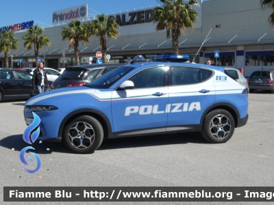 Alfa Romeo Tonale
Polizia di Stato
Squadra Volante
Allestimento FCA
POLIZIA M8072
Parole chiave: Alfa-Romeo Tonale POLIZIAM8072