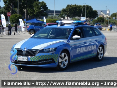 Skoda Superb Wagon III serie restyle
Polizia di Stato
Polizia Stradale
Decorazione Grafica Artlantis
POLIZIA M6394
Parole chiave: Skoda Superb_Wagon_IIIserie_restyle POLIZIAM6394